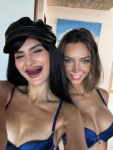 Миниатюра Индивидуалка Подружки Фестивальный Фотография 